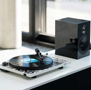 Pro-Ject Hard Rock Caf� Turntable