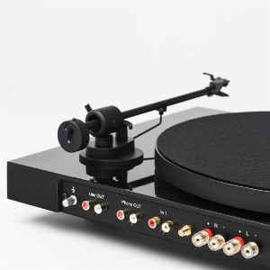 Pro-Ject Juke Box E all in one turntable - rear connections